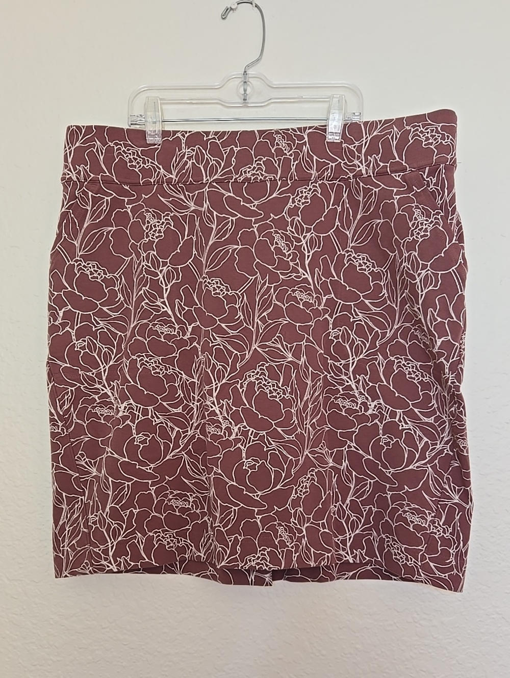 Duluth Trading Co Mauve Pencil Skort with White Floral Outline